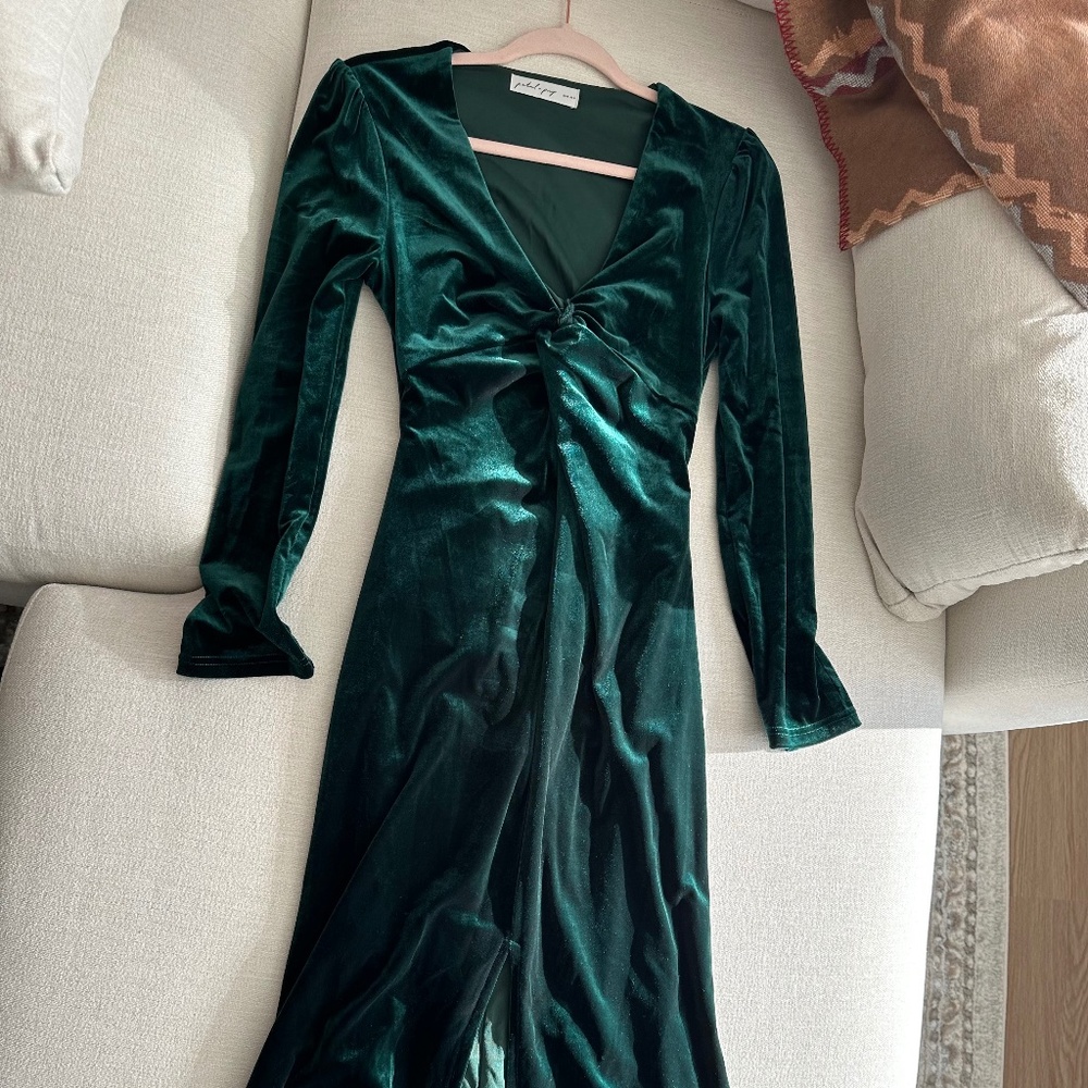 Petal & Pup Deep Emerald Green Velvet Midi Dress
